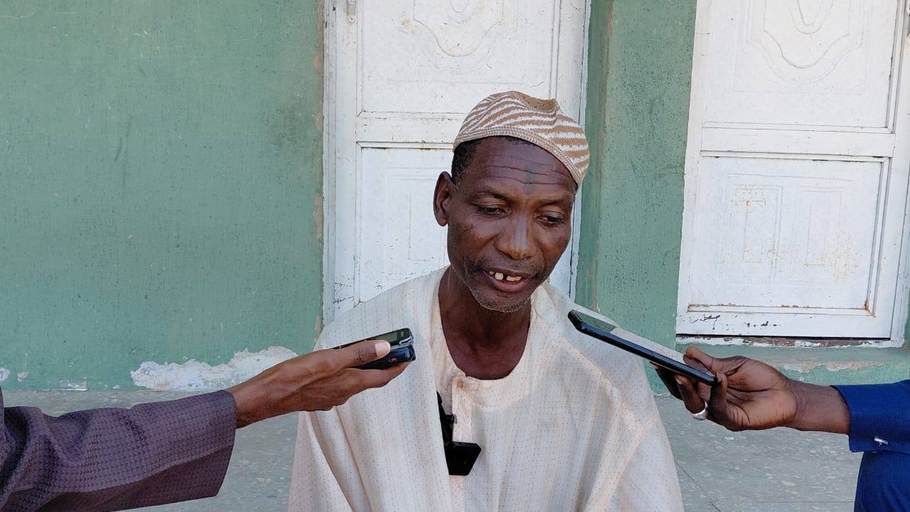 Man arrested for stealing school desks 