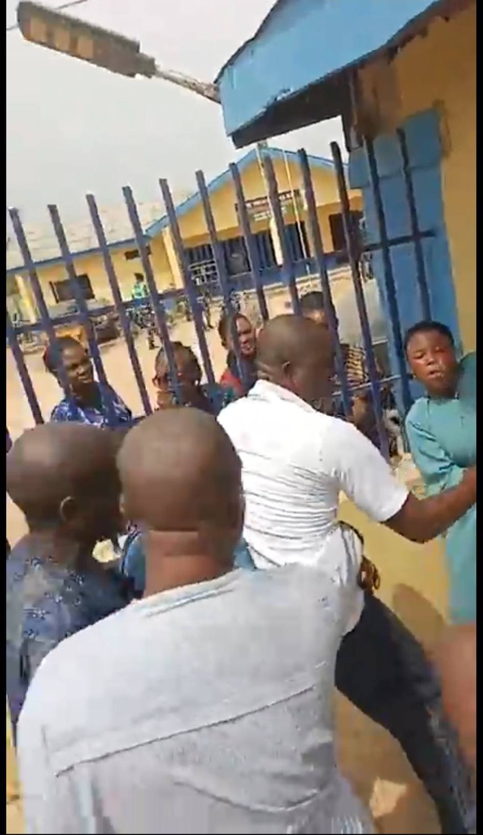 Worshipper allegedly beaten to d3ath at Osogbo central mosque after attempting to attack Imam