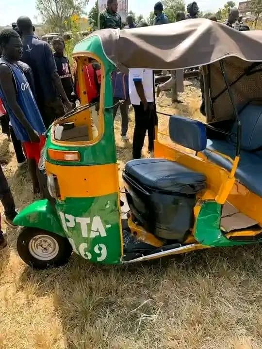 Train crushes tricycle rider and passenger to d3ath in Plateau