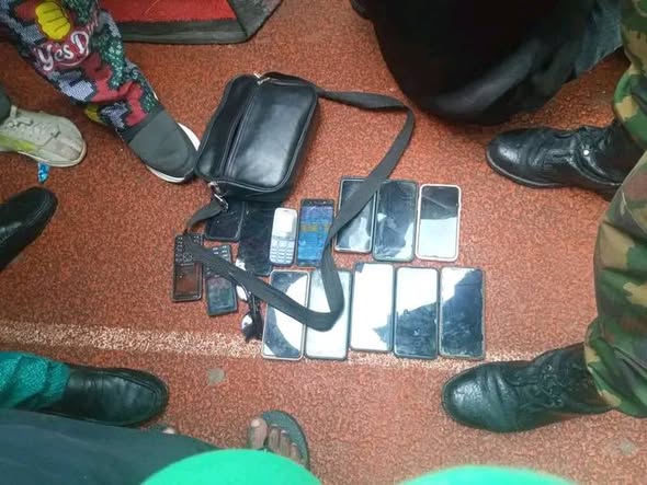 Bayelsa vigilante nabs suspected phone thief at Governor Diriâs defection ceremony