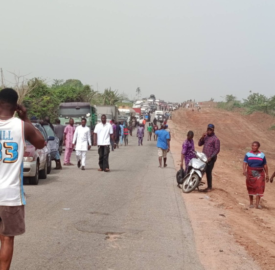 Protest rocks Ondo community as bandits demand N80m ransom for abducted couple