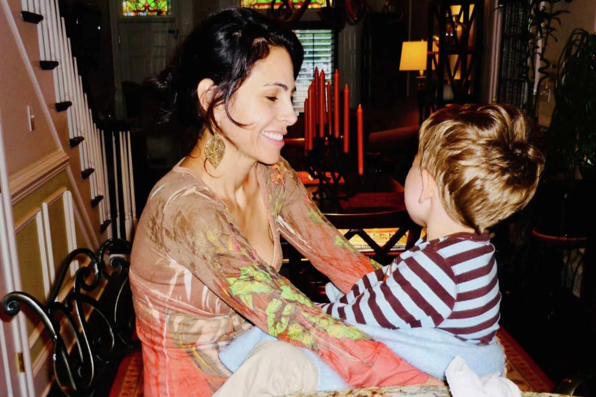 Connecticut son be@ts mother to de@th with hammer, then runs off into woods screaming for âMamaâ