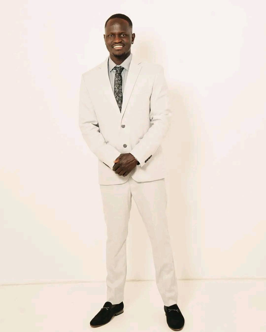 South Sudanese man weds bride after paying $77,000 dowry in cash, 297 cows and plots of land, defeating his competitor who offered $25,000, 158 cows (video)