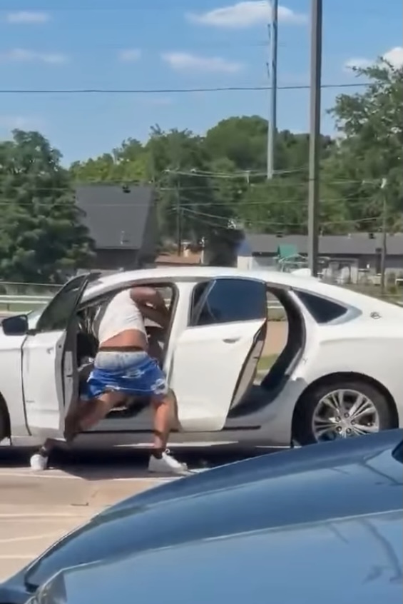 Dad f@tally shoots carjacker who tried stealing his car with his family inside