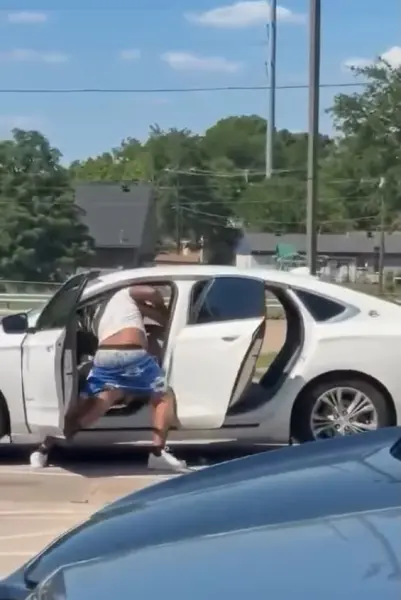 Texas dad fatally shoots carjacker who tried stealing his car with his family inside (video)