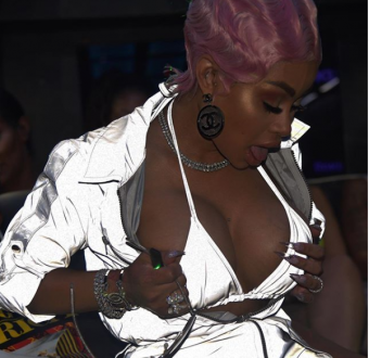 Blac Chyna, 31, grabs her boobs in new photos amidst reports she