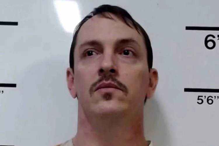 Man sentenced to life for dec@pitating his mom