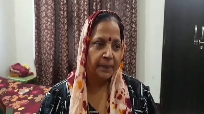 Woman declared brain de@d comes back to life on way to funeral after ambulance hits pothole