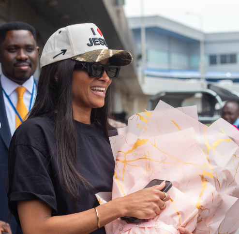 âLagos has changed. No more dirty roads, now I see paved streets- US singer, Ciara, says